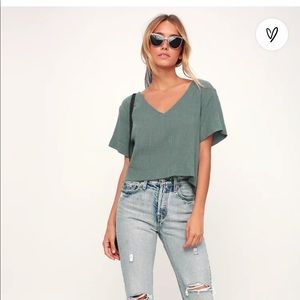 NWOT Lulu’s Signorina Grey Short Sleeve Top